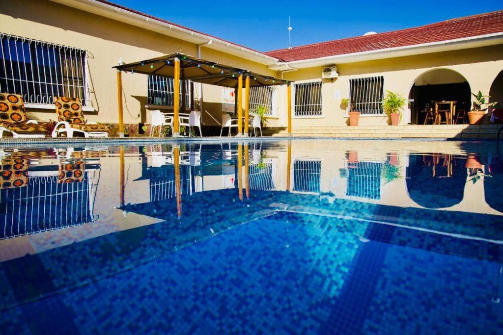 Bougainvilla Boutique Hotel & Restaurant Лубумбаши Экстерьер фото