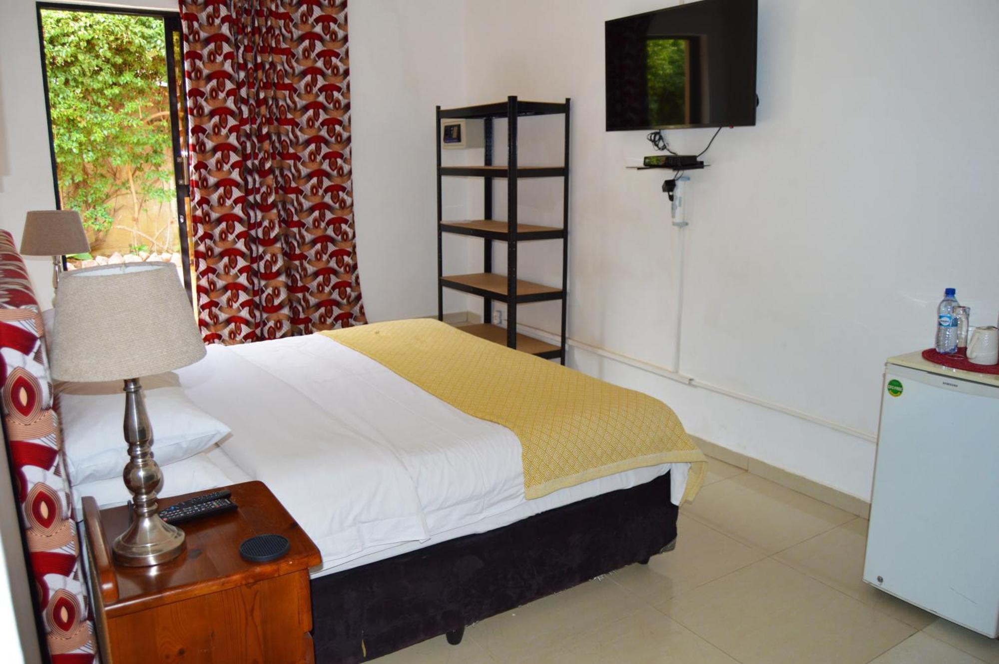 Bougainvilla Boutique Hotel & Restaurant Лубумбаши Экстерьер фото