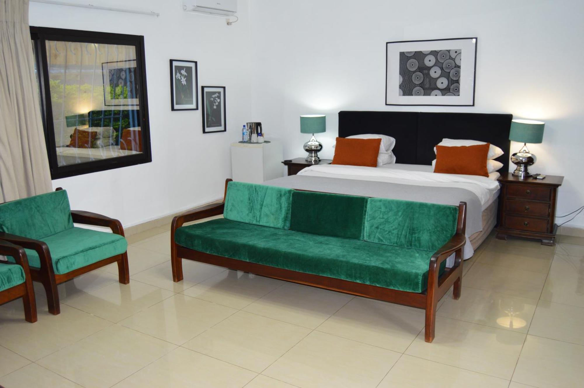 Bougainvilla Boutique Hotel & Restaurant Лубумбаши Экстерьер фото